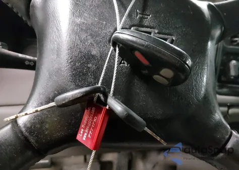 2001 Chevrolet Silverado 1500 Lt z USA, uszkodzony, nr VIN 2GCEC19T611269013